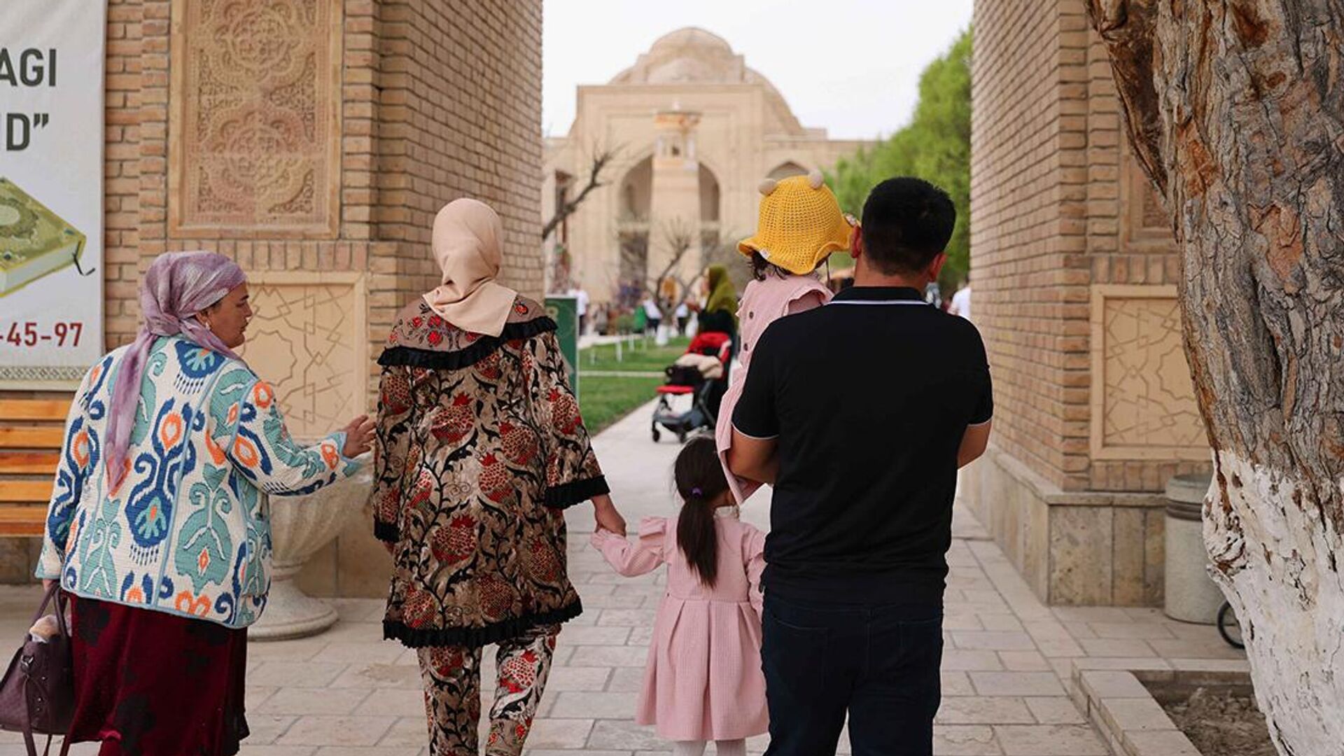 Palomnicheskiy tur Sem Pirov Buxari Palomnicheskiy tur Sem Pirov Buxari - Sputnik O‘zbekiston, 1920, 10.04.2025