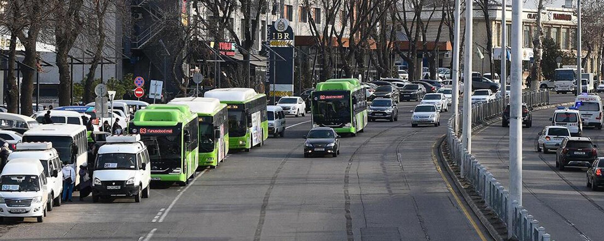 Avtobusnaya ostanovka u Yunusabadskogo rinka - Sputnik O‘zbekiston, 1920, 05.12.2025