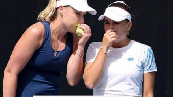 Узбекистанская теннисистка Камилла Рахимова успешно стартовала на Australian Open в парном разряде - Sputnik Узбекистан