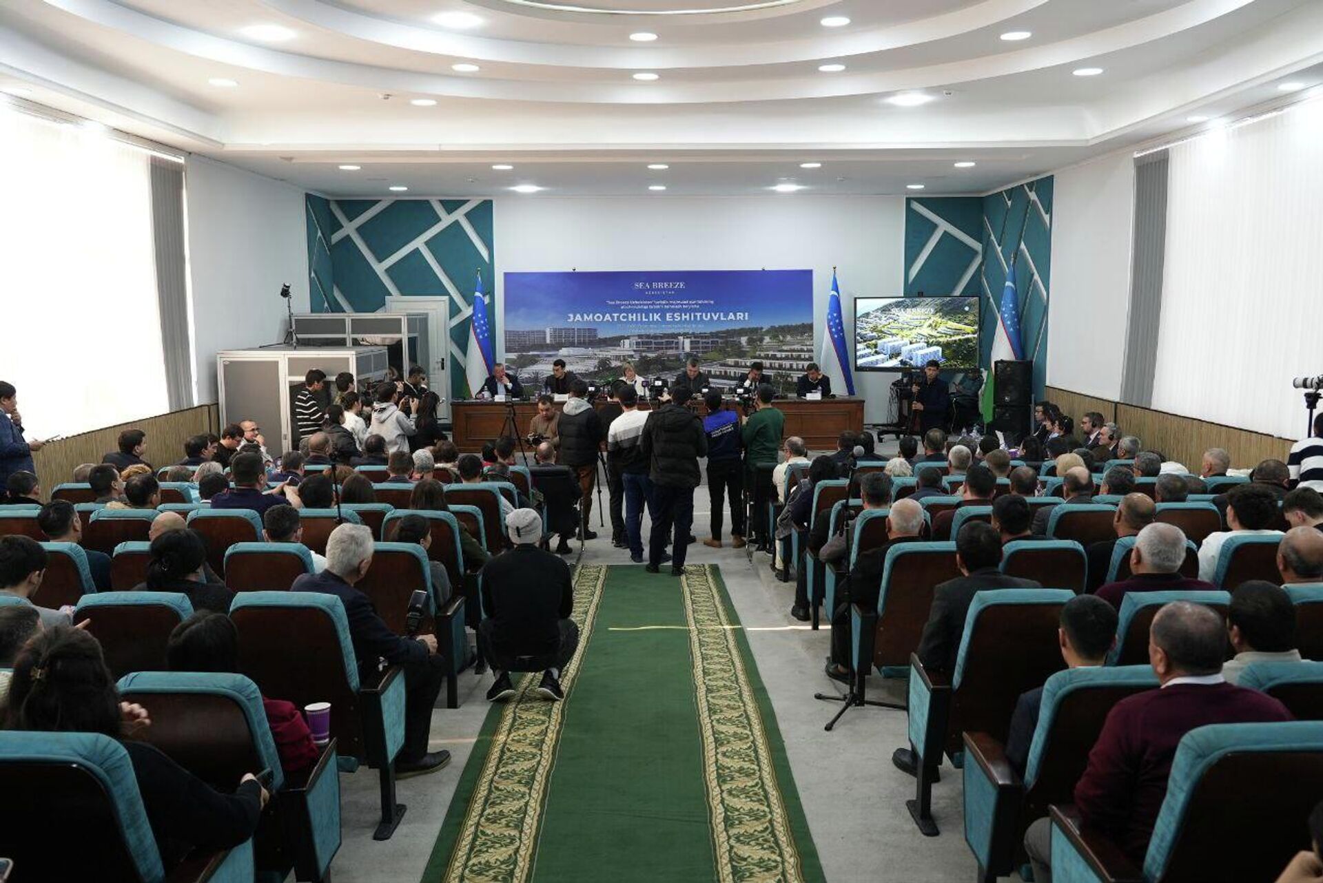 В Бостанлыкском районе прошли общественные слушания по проекту Sea Breeze Uzbekistan - Sputnik Узбекистан, 1920, 23.01.2026