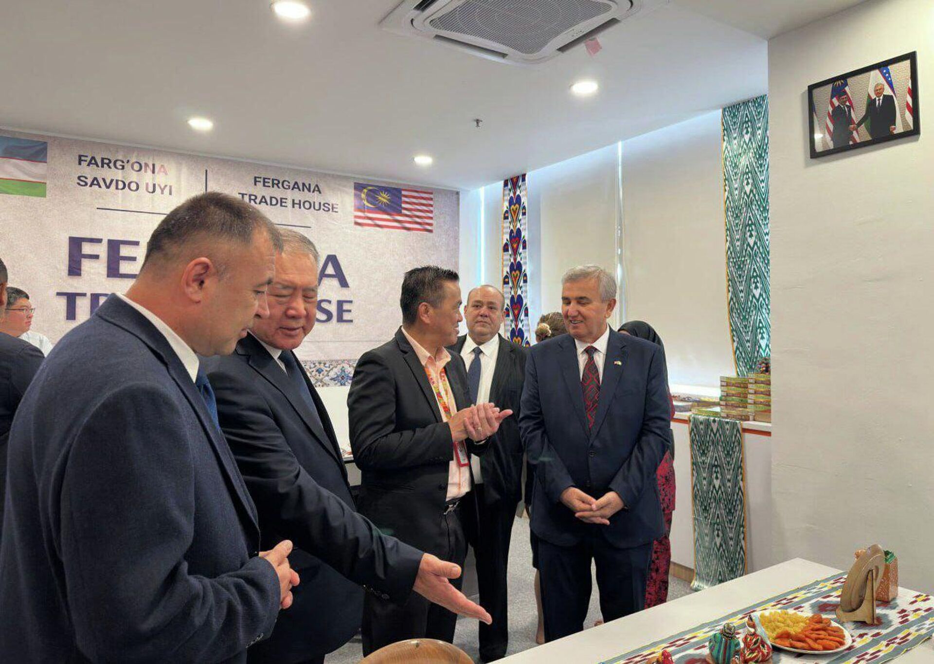 В Куала-Лумпуре открылся Торгово-логистический центр Ферганской области. - Sputnik Узбекистан, 1920, 24.01.2026