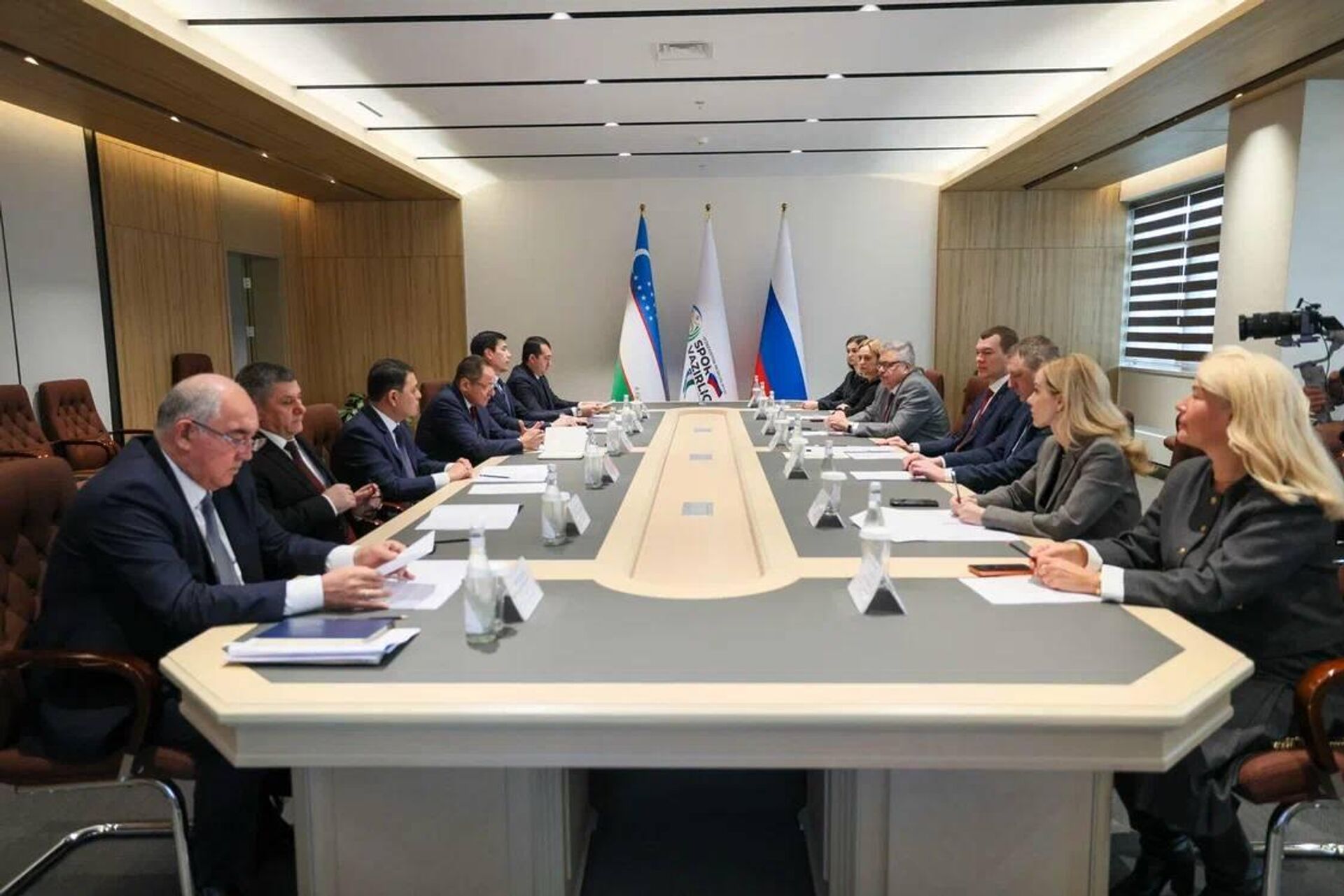 Министр спорта Узбекистана Адхам Икрамов и глава Минспорта РФ Михаил Дегтярев провели заседание Подкомиссии по сотрудничеству в области физической культуры и спорта Межправкомиссии по экономическому сотрудничеству между Россией и Узбекистаном - Sputnik Узбекистан, 1920, 25.01.2026
