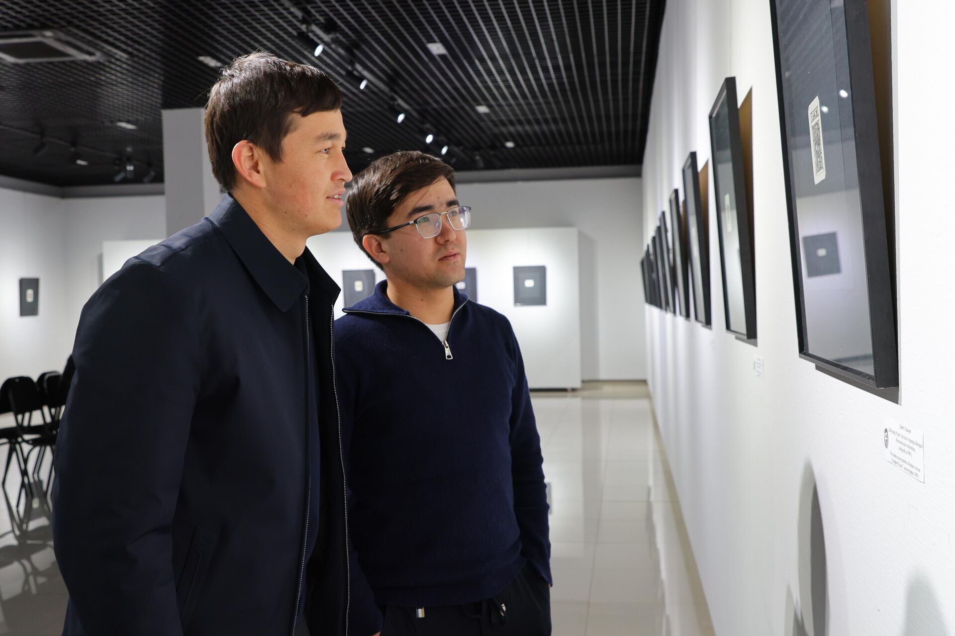 Дамир Уразаев хотирасига бағишланган ксилография кўргазмаси Дамир Уразаев хотирасига бағишланган ксилография кўргазмаси - Sputnik Ўзбекистон, 1920, 26.01.2026