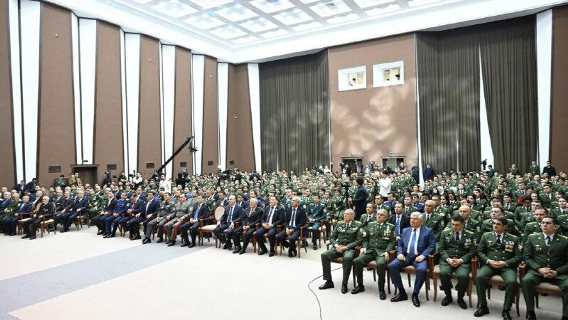 Президент Узбекистана поздравил работников таможенных органов с профессиональным праздником Президент Узбекистана поздравил работников таможенных органов с профессиональным праздником - Sputnik Узбекистан, 1920, 26.01.2026