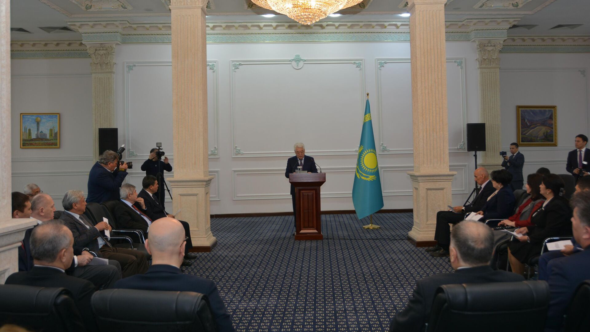 Круглый стол, посвящённый интервью президента Казахстана Касым-Жомарта Токаева газете Turkistan в посольстве Республики Казахстан в Ташкенте Круглый стол, посвящённый интервью президента Казахстана Касым-Жомарта Токаева газете Turkistan в посольстве Республики Казахстан в Ташкенте - Sputnik Узбекистан, 1920, 28.01.2026