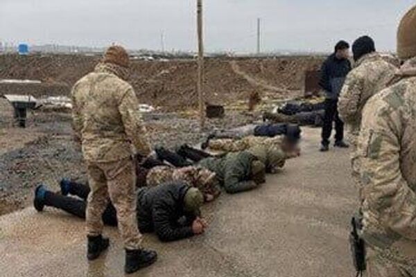 В Навои накрыли группу нелегальных золотодобытчиков В Навои накрыли группу нелегальных золотодобытчиков - Sputnik Узбекистан