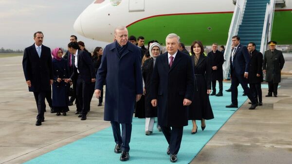 Шавкат Мирзиёев прибыл с официальным визитом в Турцию - Sputnik Ўзбекистон
