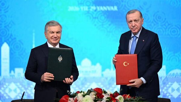 Shavkat Mirziyoyev i Redjep Tayip Erdogan podpisali Sovmestnoe zayavlenie, a takje Reshenie o mexanizmax sotrudnichestva v ramkax vseobyemlyushego strategicheskogo partnerstva - Sputnik O‘zbekiston