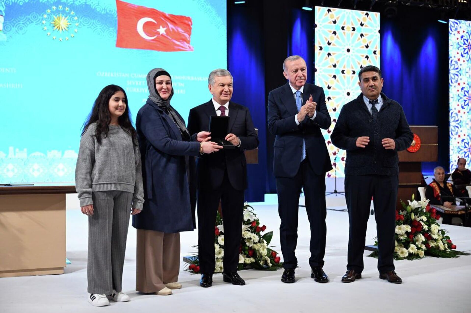 Ўзбекистон Туркияда 2023 йилги зилзила қурбонлари учун қурган турар жой мажмуаси очилди - Sputnik Узбекистан, 1920, 30.01.2026