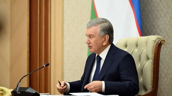 Shavkat Mirziyoyev oznakomilsya s prezentatsiyey po voprosam povisheniya effektivnosti raboti “Uzbekneftegaz” - Sputnik O‘zbekiston