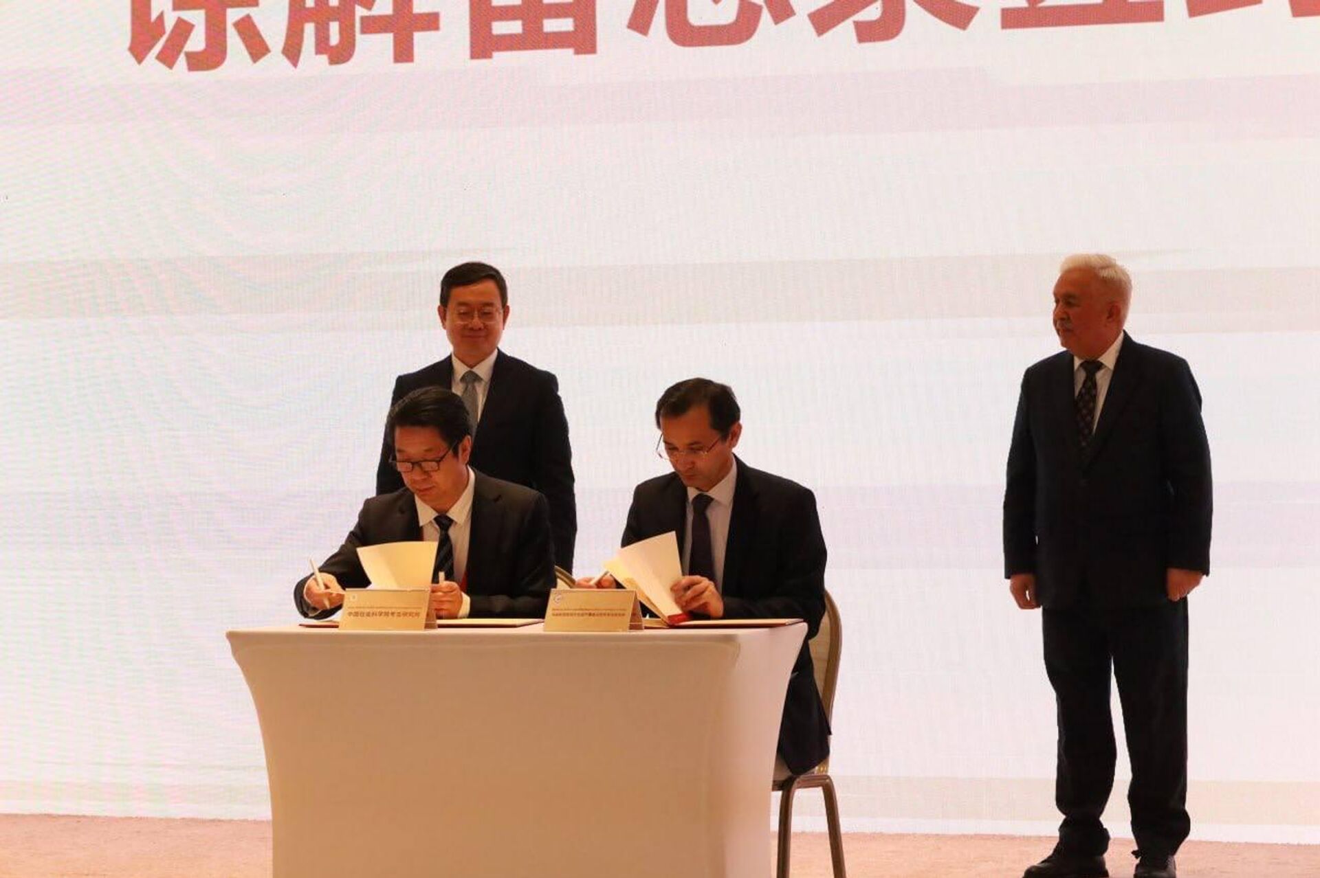 В туристическом комплексе Silk Road Samarkand прошел симпозиум археологов из Узбекистана и Китая.  - Sputnik Узбекистан, 1920, 31.01.2026