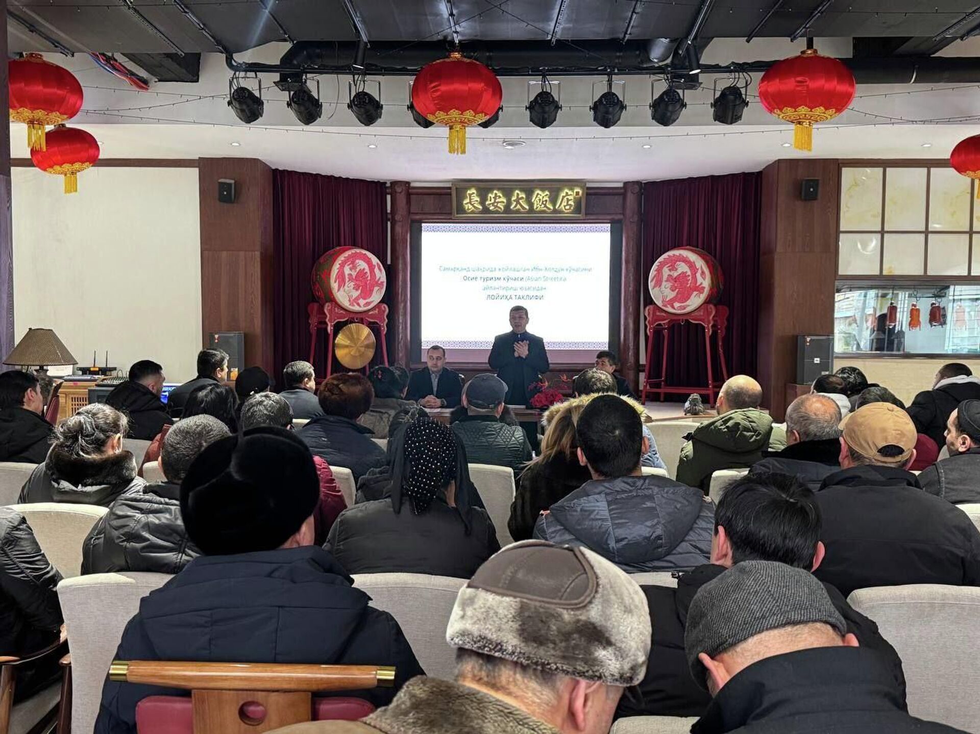 В Самарканде представили проект превращения Pub Street в туристическую улицу. - Sputnik Узбекистан, 1920, 31.01.2026