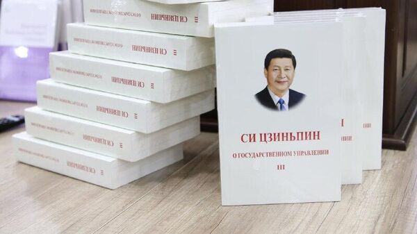 Посольство Китая в Узбекистане передало 800 книг ташкентскому Дому прав человека - Sputnik Узбекистан