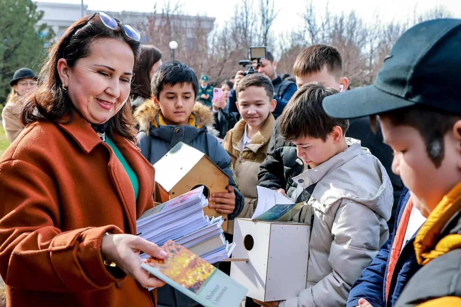 Для птиц установлены скворечники и роздан корм
 - Sputnik Узбекистан, 1920, 04.02.2026