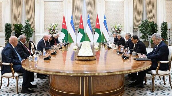 Шавкат Мирзиёев принял делегацию Иордании во главе председателем Сената Файсалом Акифом Мискалом аль-Файезом - Sputnik Узбекистан