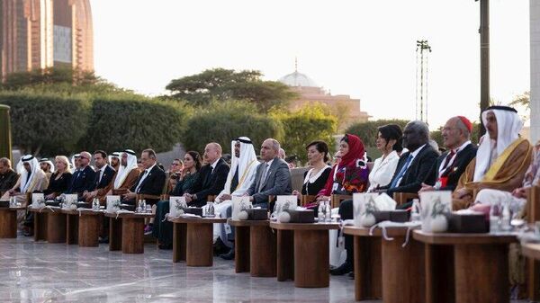 Шавкат Мирзиёев поздравил лидеров Армении и Азербайджана с присуждением Международной премии имени Шейха Заида За человеческое братство - Sputnik Узбекистан