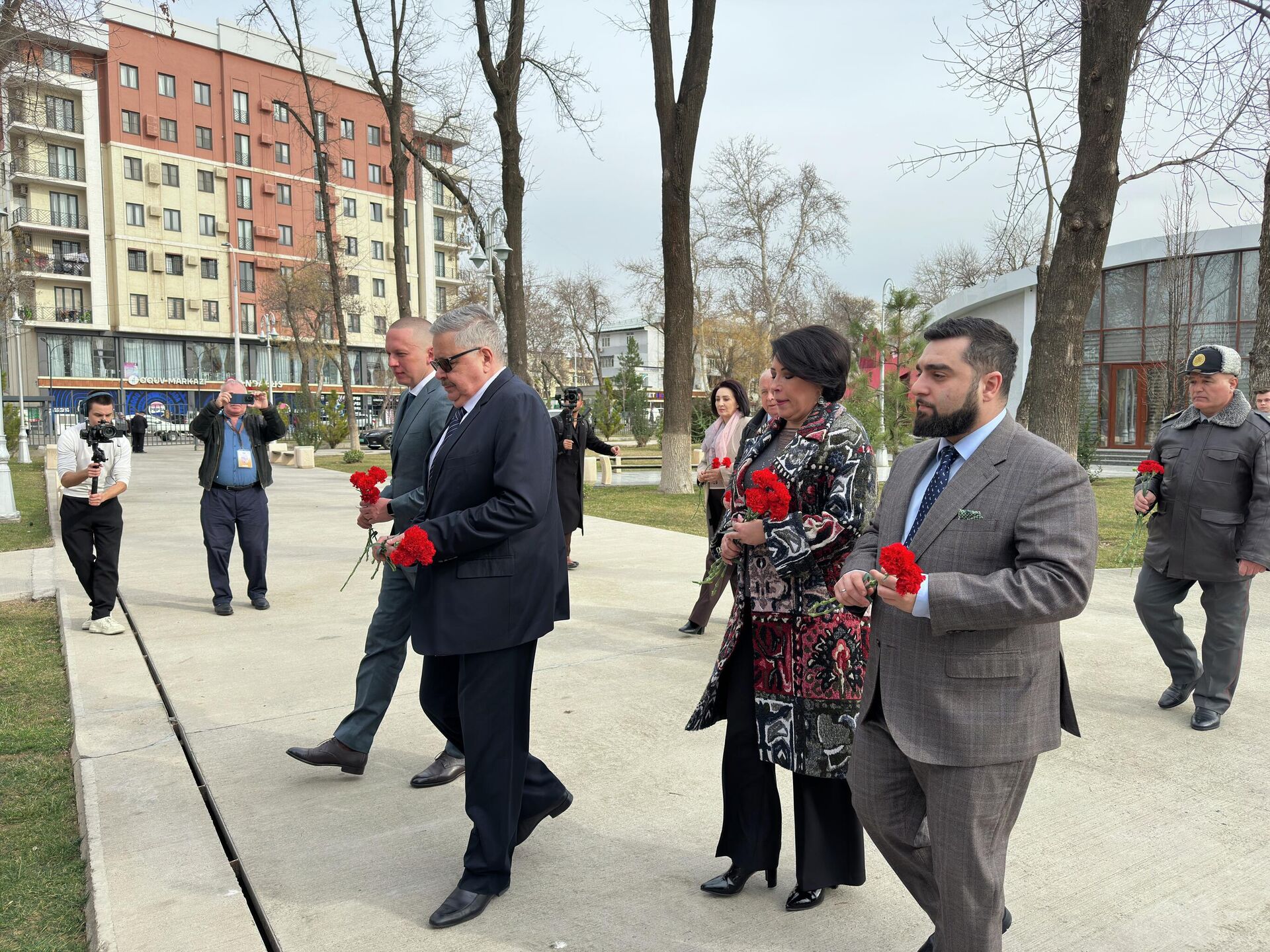Представители Общественного совета Россотрудничества посетили Парк Победы в Ташкенте - Sputnik Узбекистан, 1920, 05.02.2026