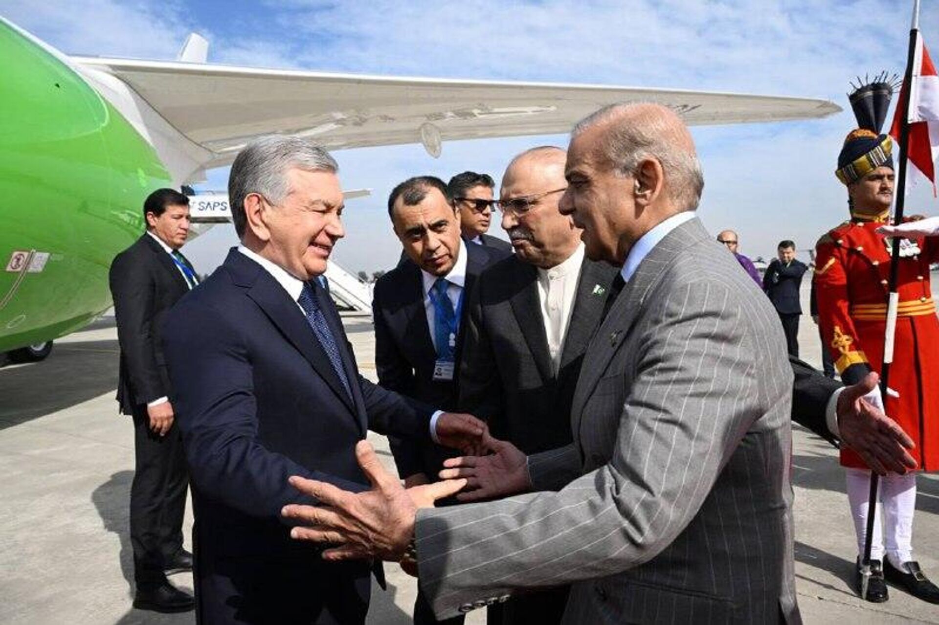 Шавкат Мирзиёев прибыл в Исламабад - Sputnik Узбекистан, 1920, 05.02.2026