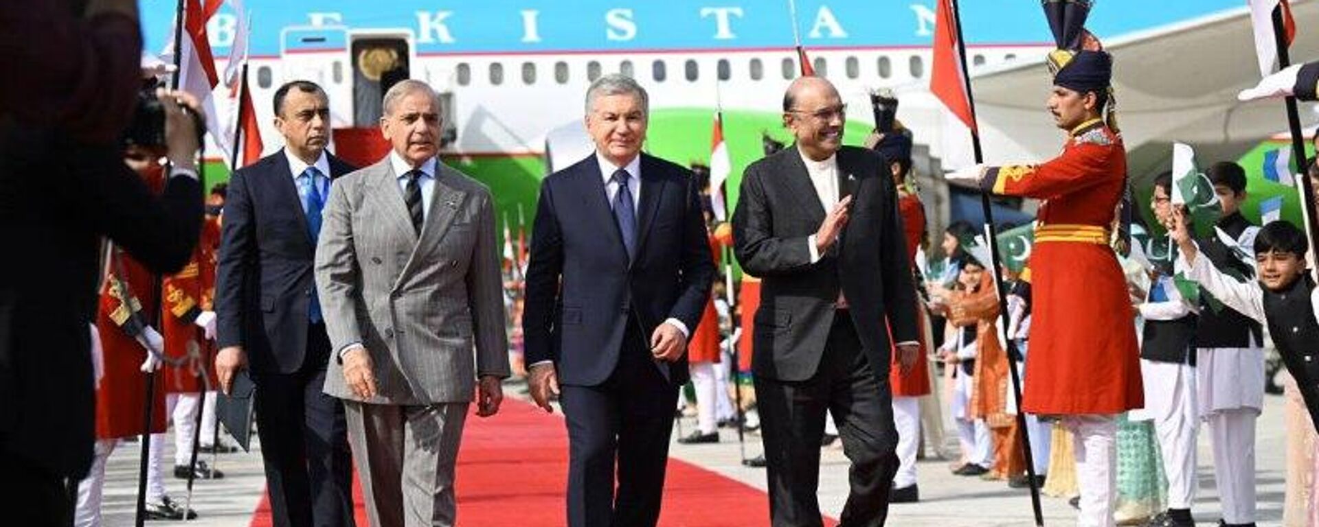 Шавкат Мирзиёев прибыл в Исламабад - Sputnik Узбекистан, 1920, 05.02.2026