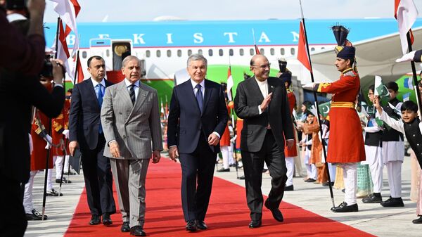 Prezident Shavkat Mirziyoyev pribil s gosudarstvennim vizitom v Islamabad - Sputnik O‘zbekiston