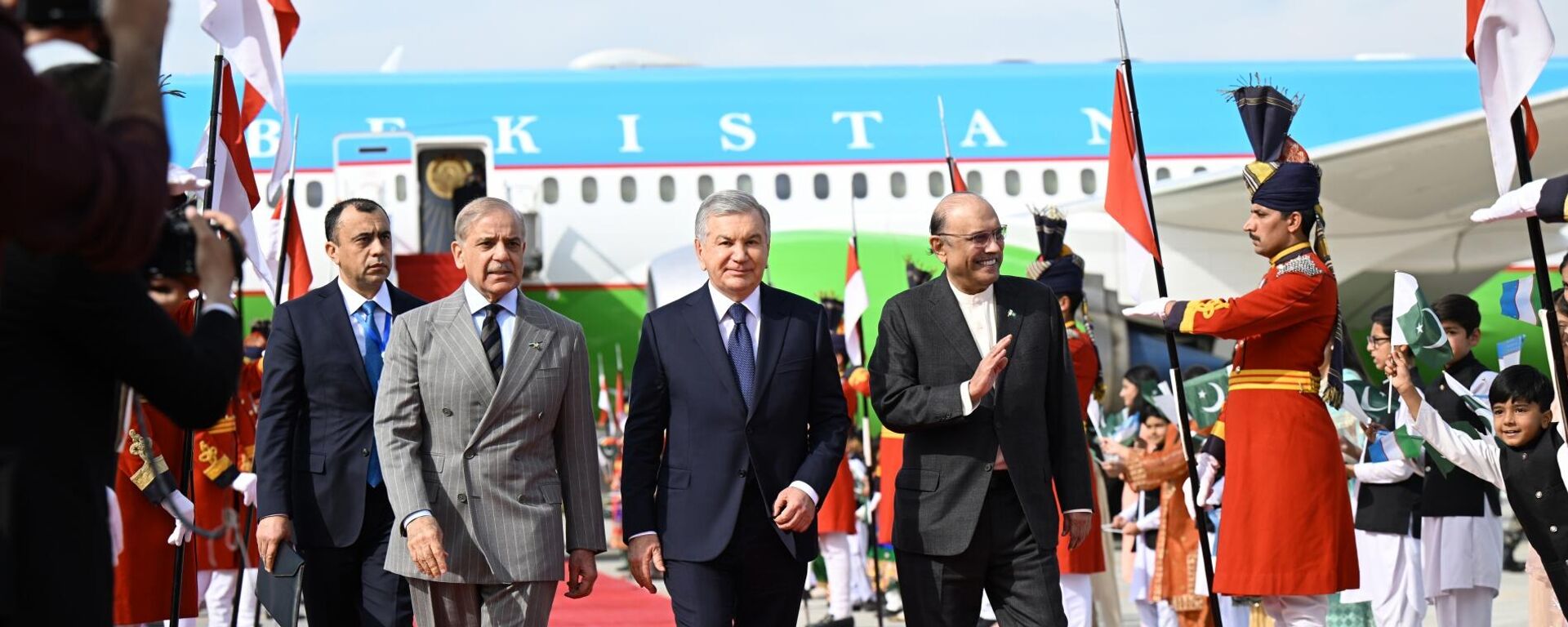 Президент Шавкат Мирзиёев прибыл с государственным визитом в Исламабад - Sputnik Ўзбекистон, 1920, 05.02.2026