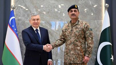 Шавкат Мирзиёев встретился с главнокомандующим силами обороны Пакистана фельдмаршалом Асимом Муниром