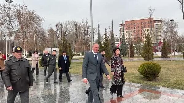 Представители Общественного совета при Россотрудничестве посетили парк Победы в Ташкенте - Sputnik Узбекистан