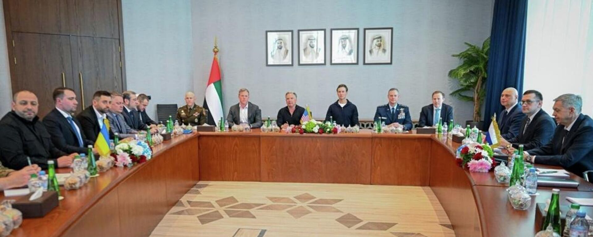 Переговоры представителей РФ, США и Украины в Абу-Даби - Sputnik Ўзбекистон, 1920, 05.02.2026