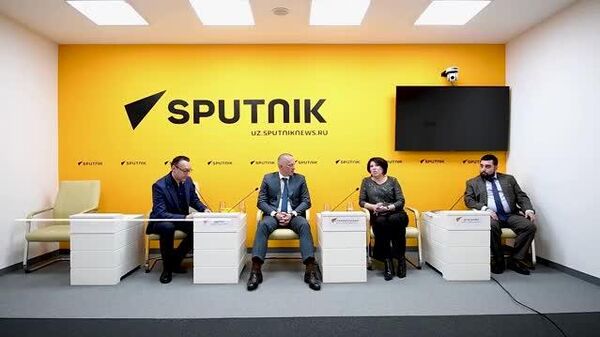 Большинство туристов из России во время поездки в Узбекистан посещают мемориальный комплекс Парк Победы в Ташкенте, где теперь многие тексты к экспозиции переведены на русский язык - Sputnik Узбекистан