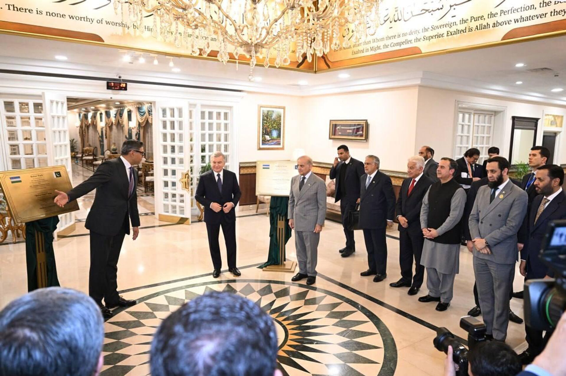 Церемония присвоения одной из улиц Исламабада названия Ташкент, а также имени Захириддина Мухаммада Бабура новому парку.  - Sputnik Ўзбекистон, 1920, 06.02.2026