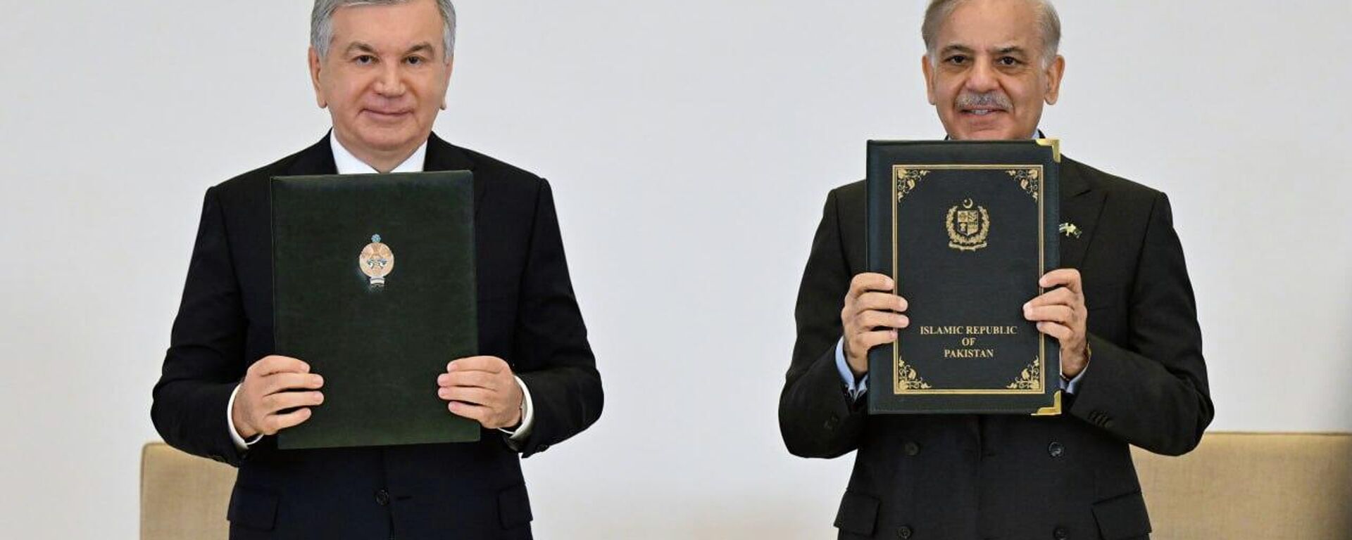 Президент Узбекистана Шавкат Мирзиёев вместе с премьер-министром Пакистана Шахбазом Шарифом принял участие в совместном бизнес-форуме - Sputnik Ўзбекистон, 1920, 06.02.2026