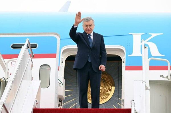 Государственный визит Шавката Мирзиёева в Пакистан завершился - Sputnik Узбекистан