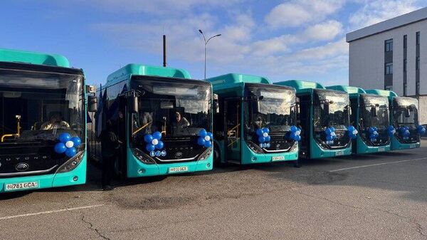 В Бухару доставили еще 25 новых автобусов - Sputnik Узбекистан