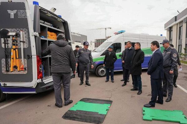 Инспекции по надзору в сфере транспорта передали новые служебные автомобили - Sputnik Узбекистан