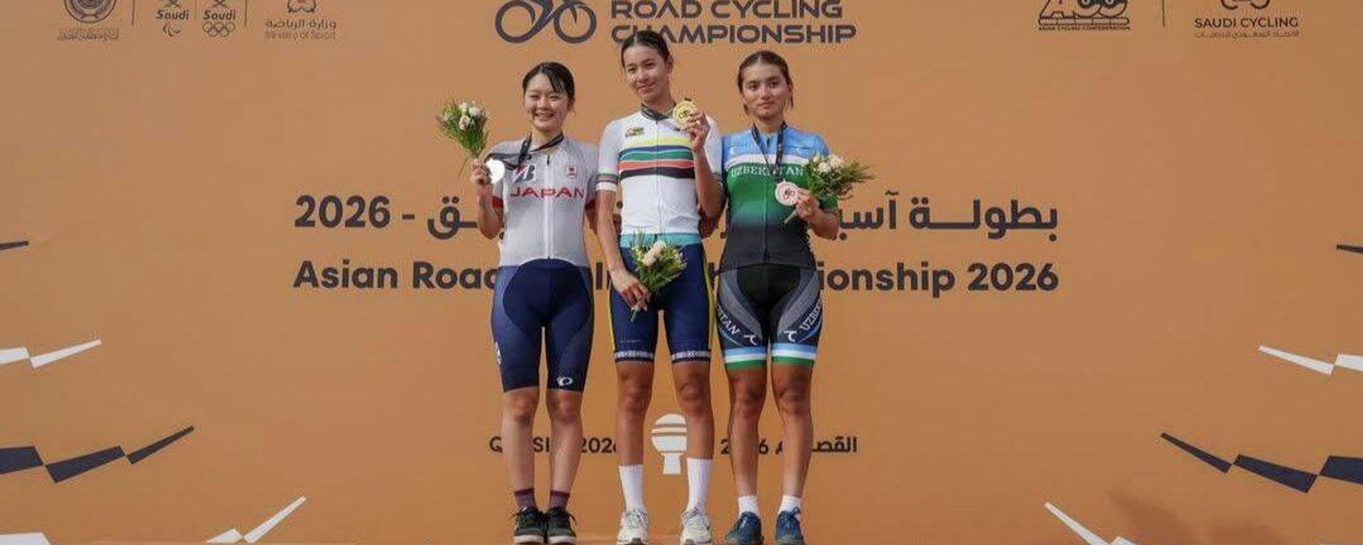 Узбекистнцы завоевали медали на проходящем в Саудовской Аравии ЧА по велошоссе. - Sputnik Узбекистан, 1920, 10.02.2026