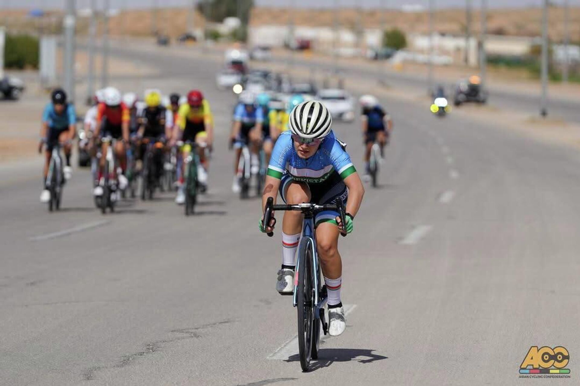 Узбекистнцы завоевали медали на проходящем в Саудовской Аравии ЧА по велошоссе. - Sputnik Узбекистан, 1920, 10.02.2026