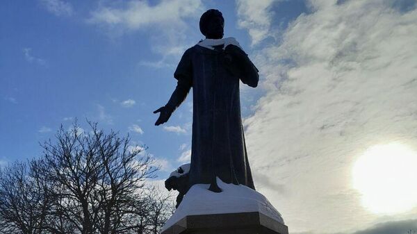Памятник Алишеру Навои в Москве - Sputnik Узбекистан