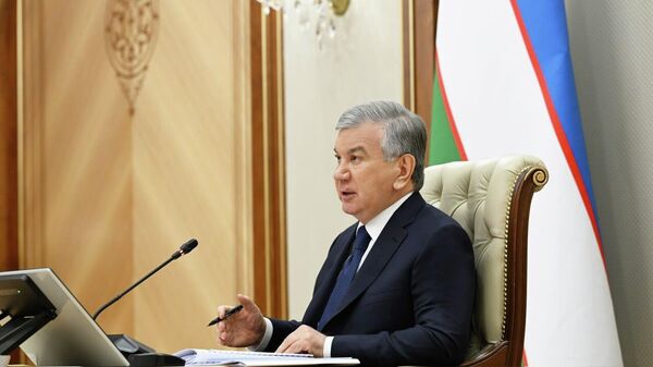 Шавкат Мирзиёев провел совещание,  посвященное задачам по социально-экономическому развитию Навоийской области. - Sputnik Узбекистан