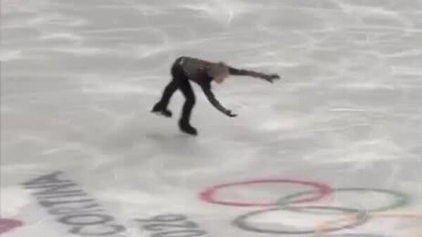 Американец, сын узбекских фигуристов Илья Малинин исполнил историческое сальто и взял олимпийское золото - Sputnik Узбекистан