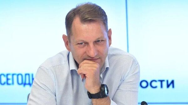 Президент России Владимир Путин наградил медалью ордена За заслуги перед Отечеством I степени замглавреда медиагруппы Россия сегодня, главу дирекции Sputnik в ближнем зарубежье Андрея Благодыренко - Sputnik Узбекистан