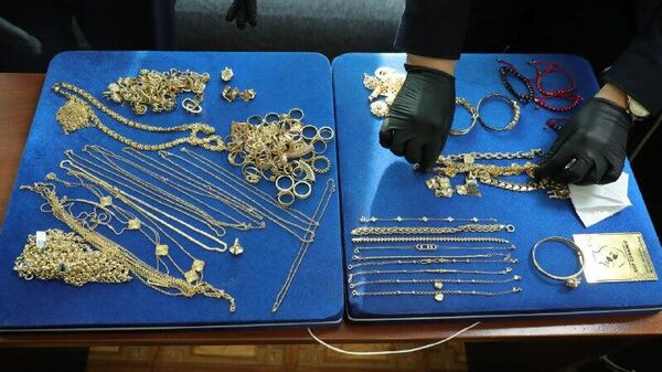 🟠 Таможенники пресекли в аэропорту Ташкента контрабанду ювелирных изделий - Sputnik Узбекистан