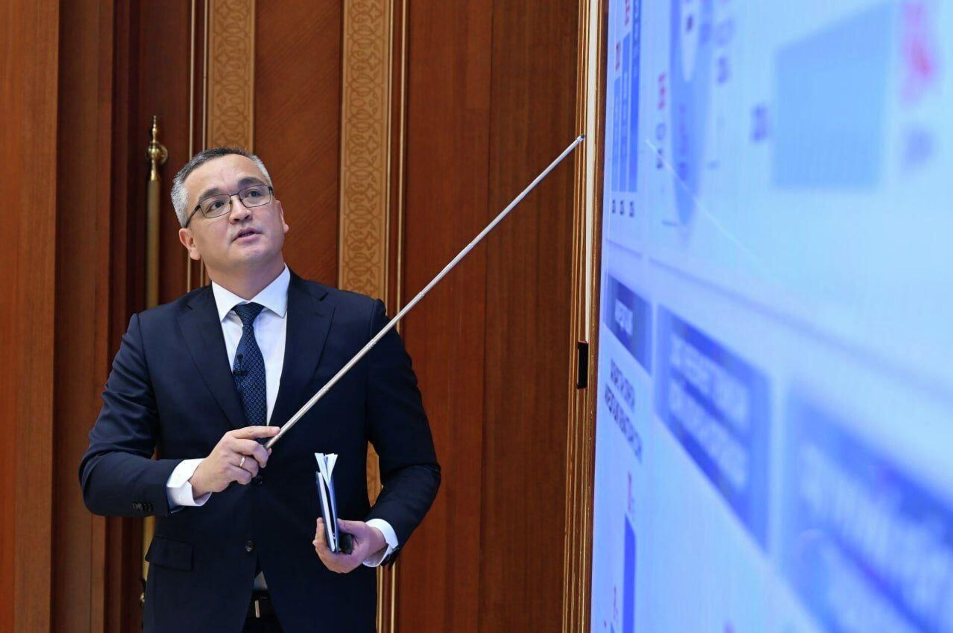 Президент Шавкат Мирзиёев ознакомился с презентацией по кардинальному обновлению сферы технического регулирования на основе международных требований - Sputnik Узбекистан, 1920, 13.02.2026