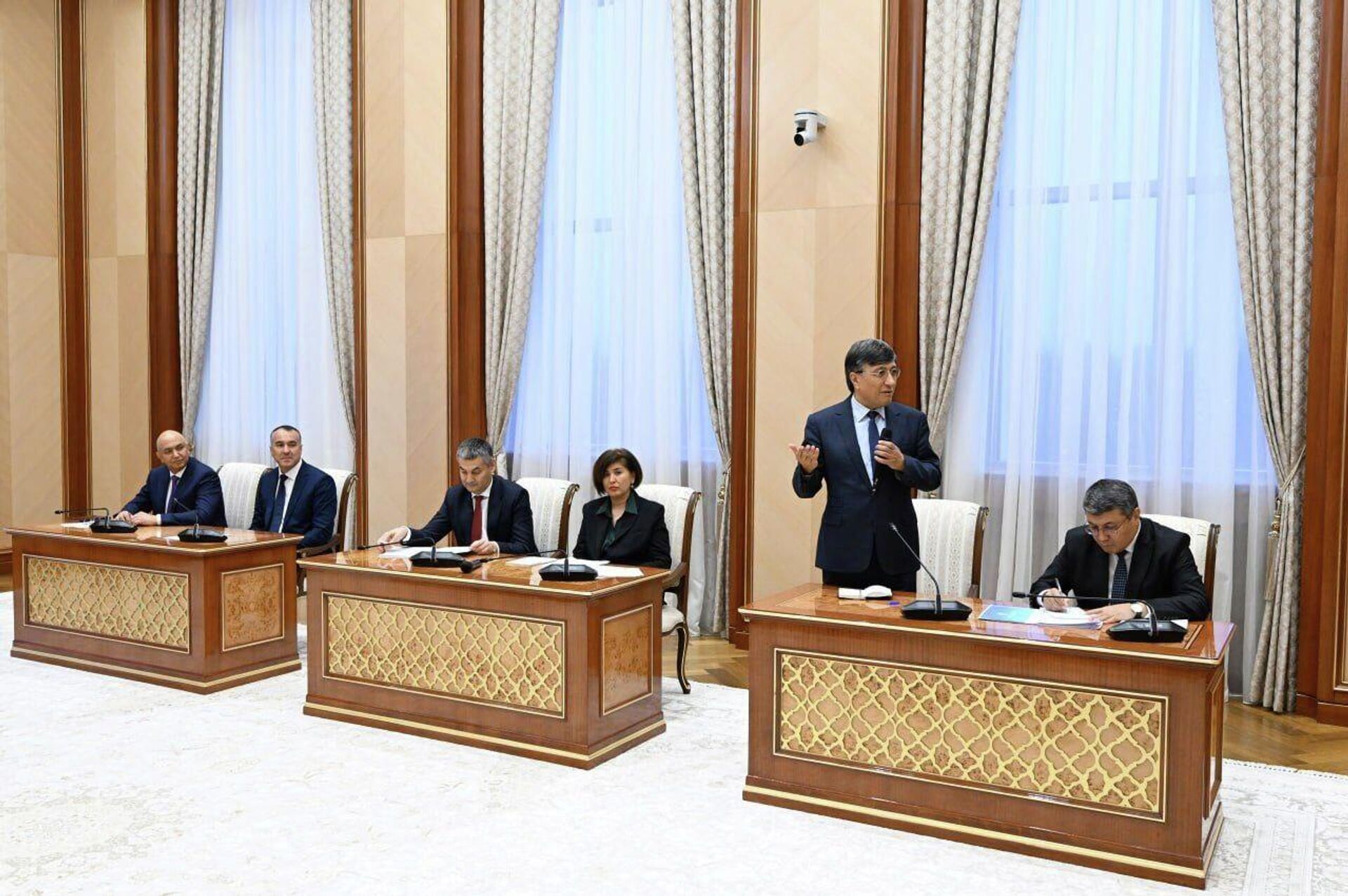 Президент Шавкат Мирзиёев ознакомился с презентацией по кардинальному обновлению сферы технического регулирования на основе международных требований - Sputnik Узбекистан, 1920, 13.02.2026