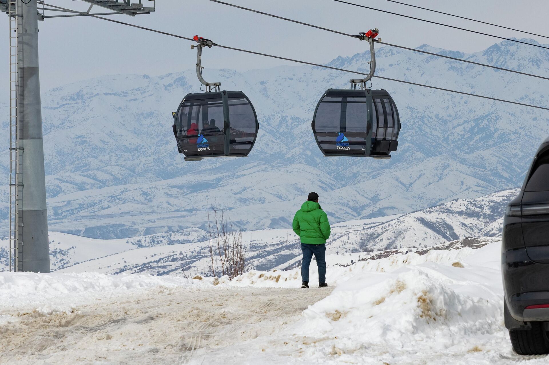 Aмирсой Экспресс дор йўли: Йўлнинг умумий узунлиги 2913 метрни ташкил этади. У 74 та кабина билан жиҳозланган бўлиб, уларнинг ҳар бири 10 кишигача сиғдира олади. - Sputnik Ўзбекистон, 1920, 12.02.2026