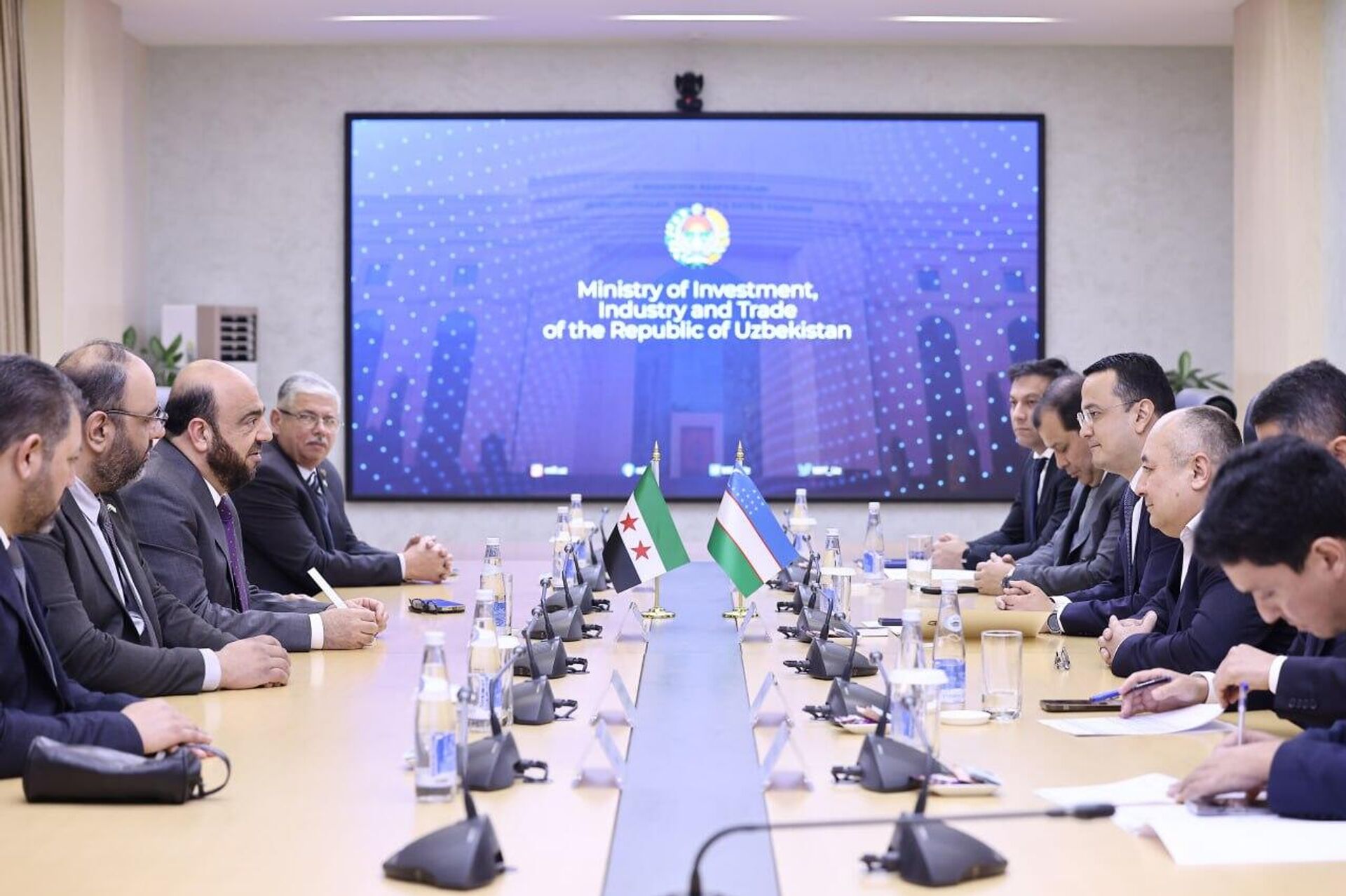 В Ташкенте состоялись переговоры и бизнес-форум с участием делегации Сирии. - Sputnik Узбекистан, 1920, 13.02.2026