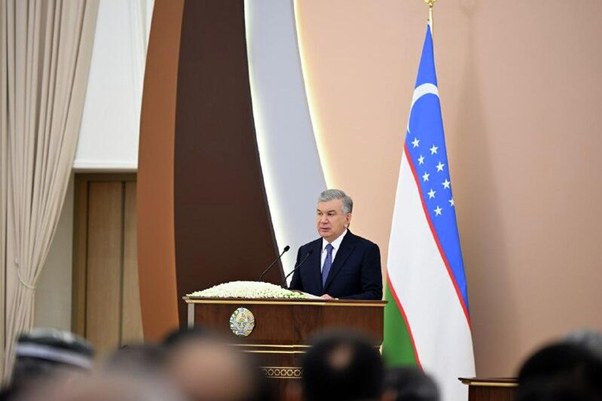 Шавкат Мирзиёев заявил, что внутренний спрос сам по себе не обеспечит высокий экономический рост - Sputnik Узбекистан, 1920, 13.02.2026