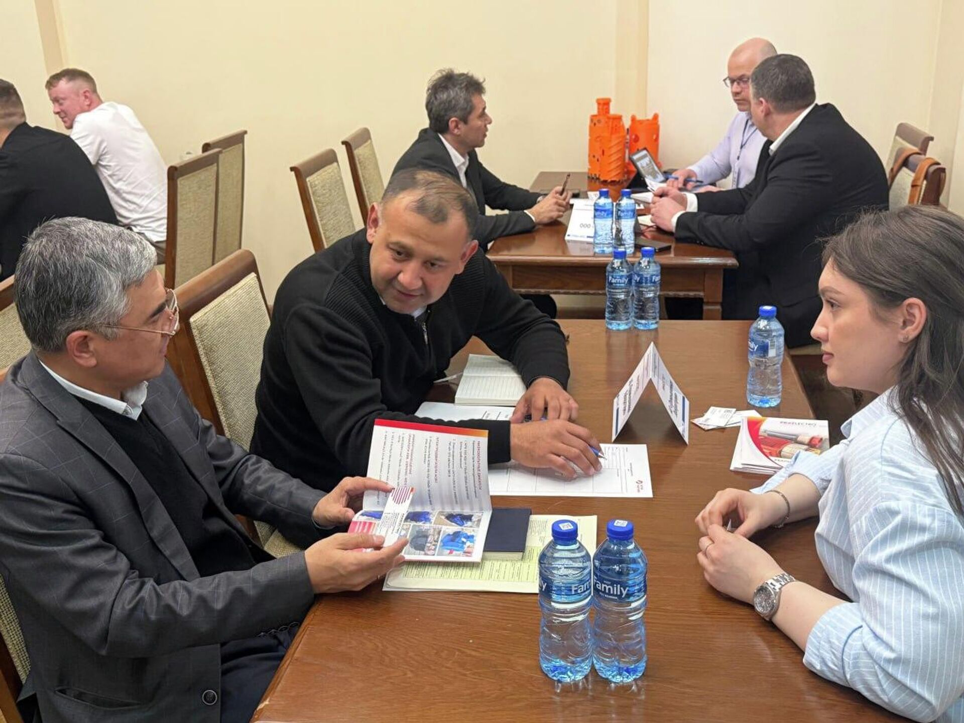 В Ташкенте состоялись переговоры с участием ведущих компаний регионов России. - Sputnik Узбекистан, 1920, 13.02.2026