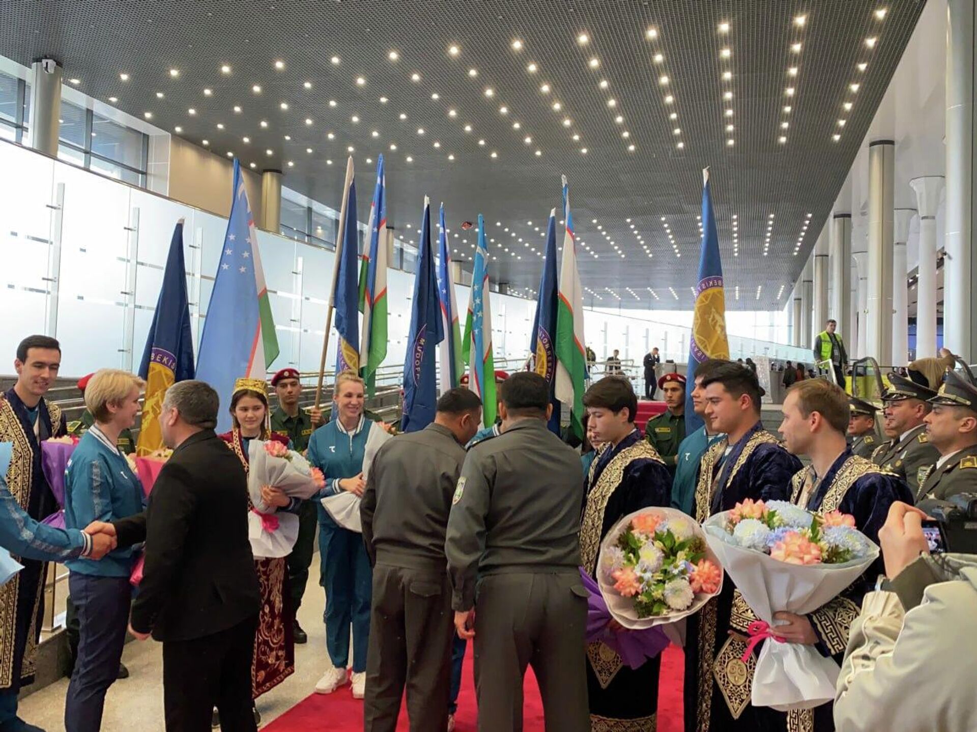 Члены сборной Узбекистана по стрельбе, принимавшие участие на ЧА в Индии, вернулись на родину.  - Sputnik Узбекистан, 1920, 14.02.2026