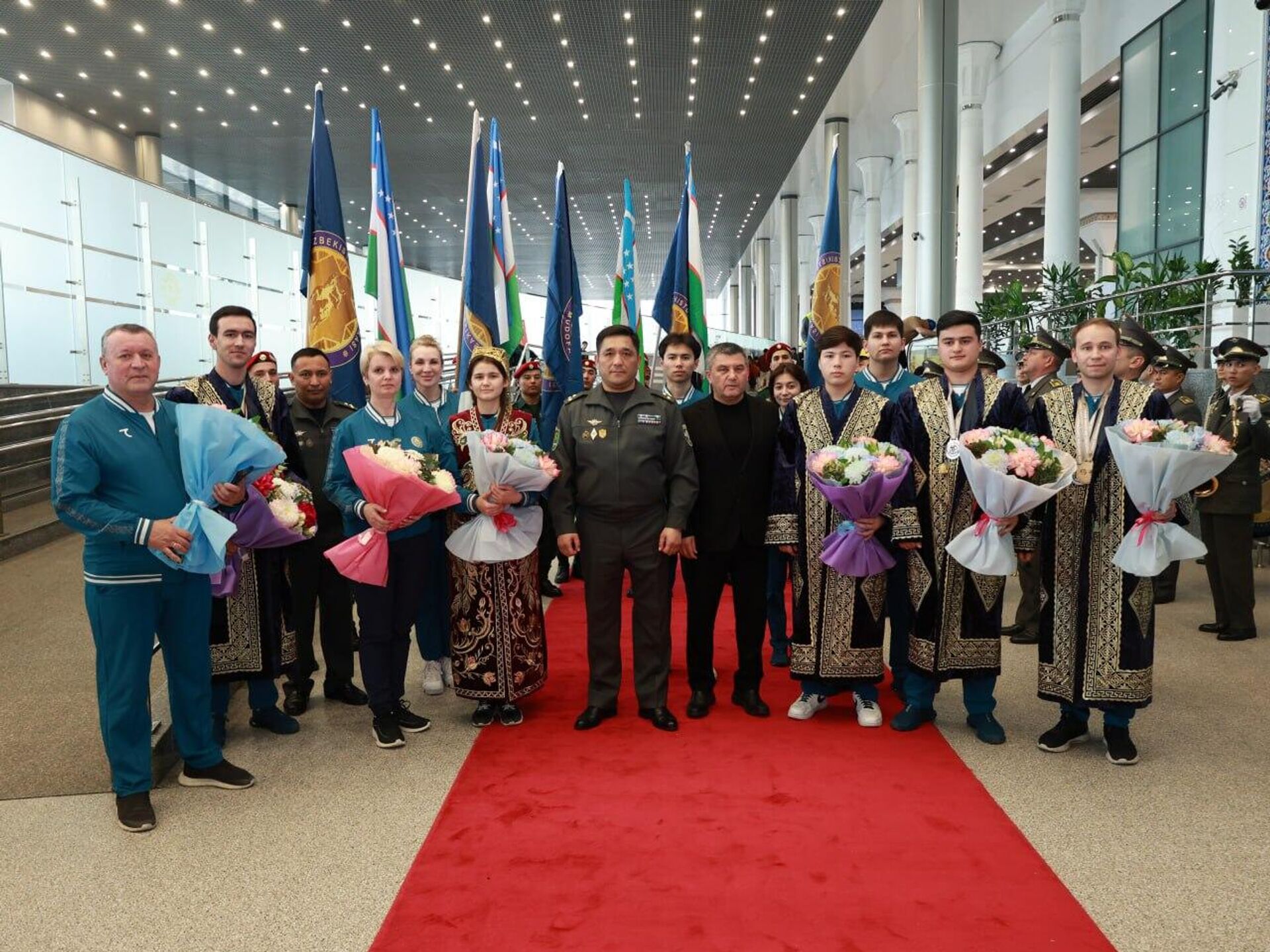 Члены сборной Узбекистана по стрельбе, принимавшие участие на ЧА в Индии, вернулись на родину.  - Sputnik Узбекистан, 1920, 14.02.2026