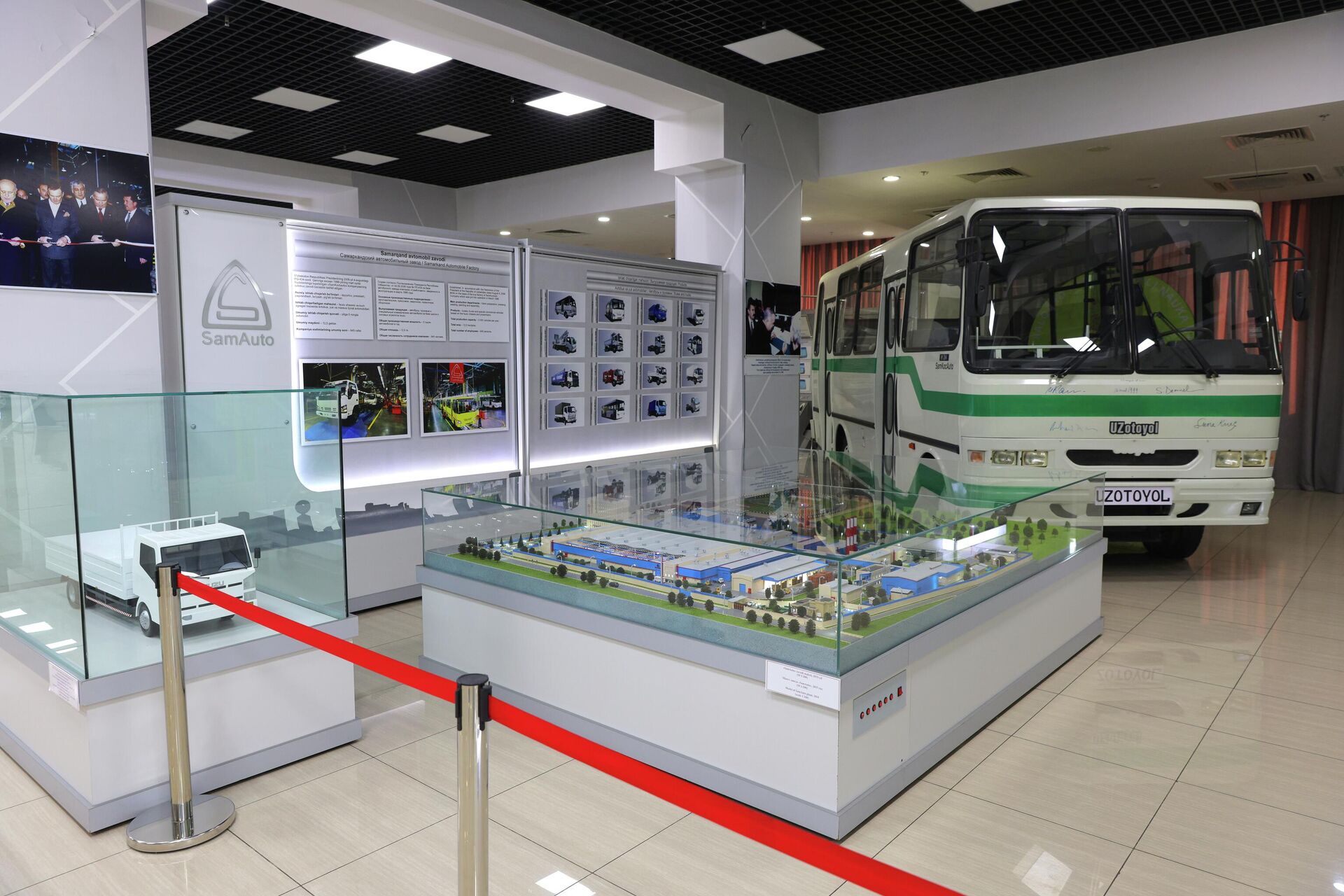 Самарқанд автомобиль заводи стенди. Самарқанд автомобиль заводи стенди. - Sputnik Ўзбекистон, 1920, 13.02.2026